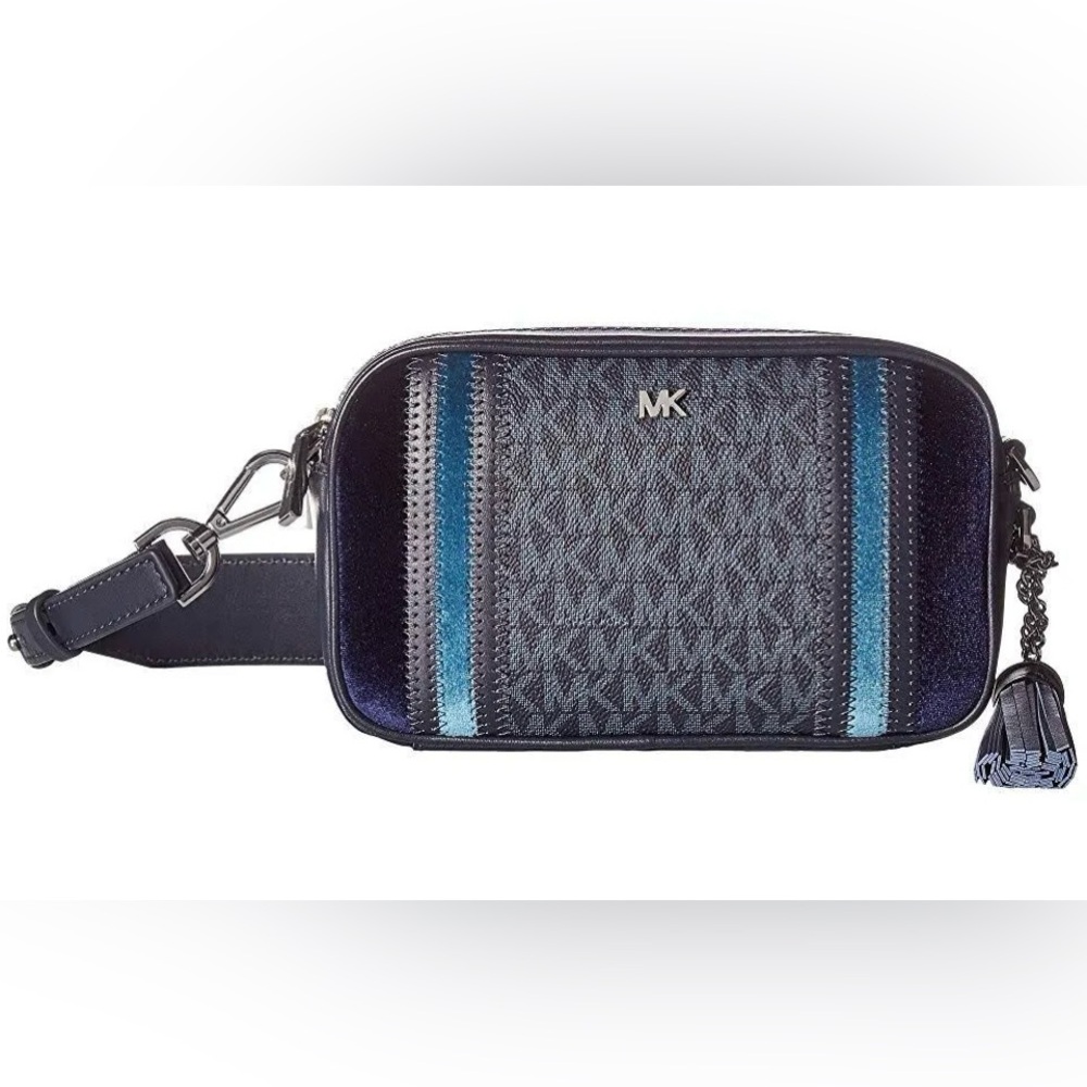 Michael Michael Kors
SIGNATURE TRICOLOR CAMERA
BAG - Picture 9 of 16